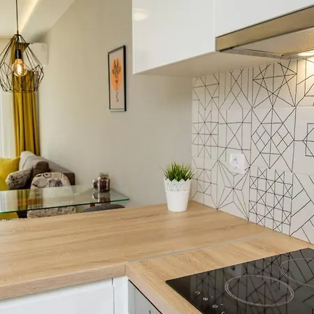 Charisma Apt - Lux At Top City Center Appartement