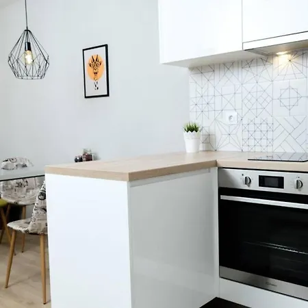 Lägenhet Charisma Apt - Lux At Top City Center *