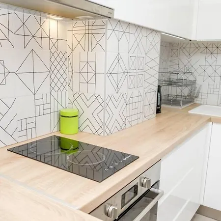 Charisma Apt - Lux At Top City Center Appartement